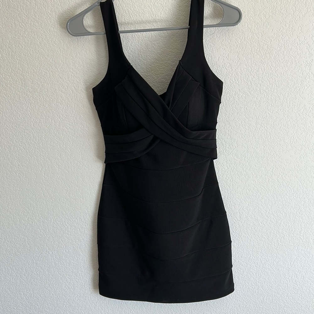 The perfect little black dress - Picture 1 of 2
